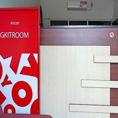 Oyo 90391 Gkitroom Karawang Exterior foto